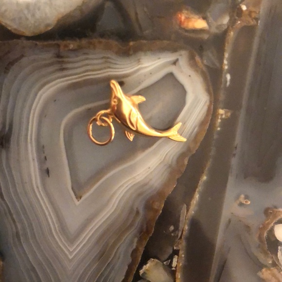 18kt Gold Dolphin Charm - Picture 1 of 4